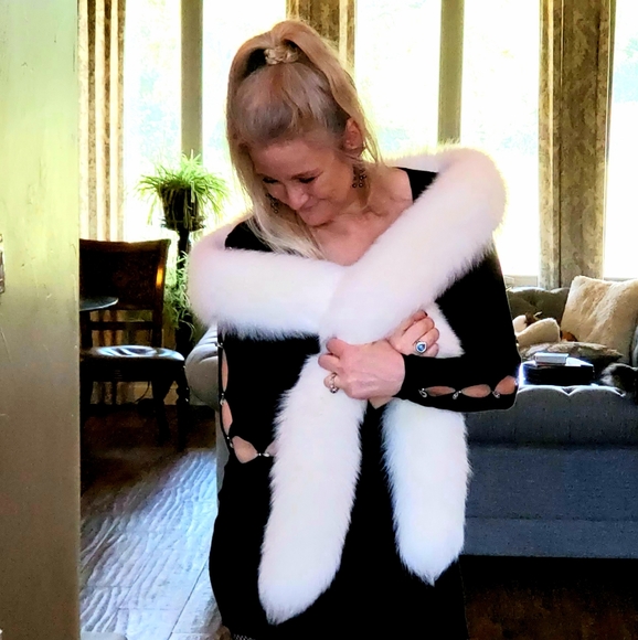 White Fox Fur Boa Wrap with Tails - Picture 1 of 17